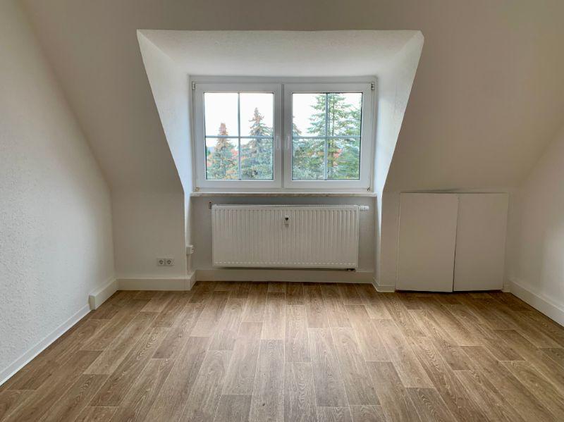 Thumbnail-Sanierte 2-Zimmer-Dachgeschosswohnung in Bauhausnähe