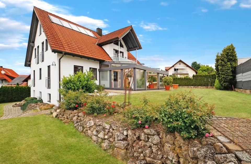 Thumbnail-Villa zur Miete 7 Zimmer 294qm2 Wohnfl.