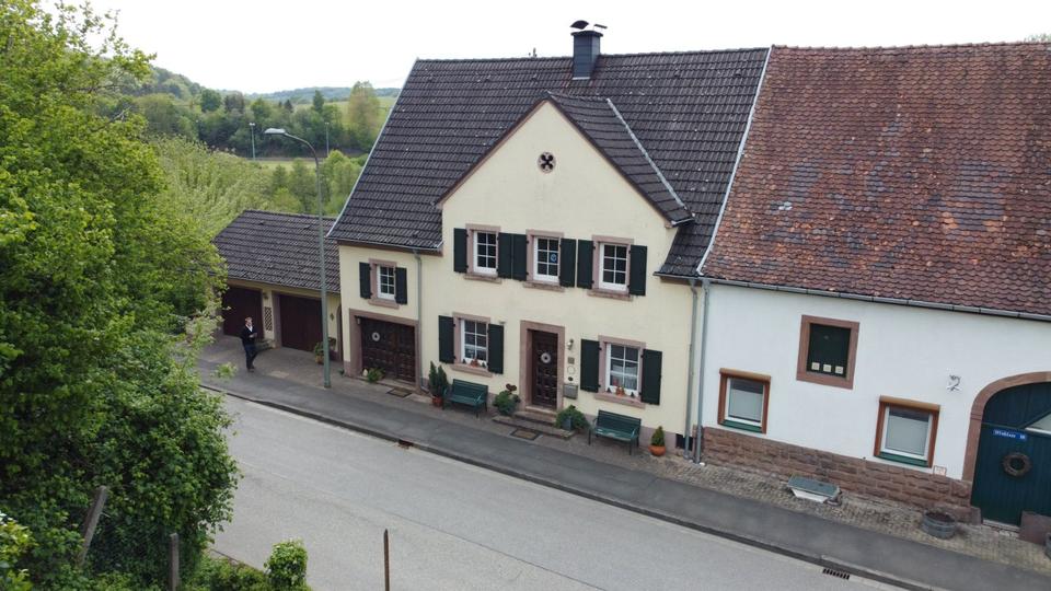 Thumbnail-Attraktives Zweifamilienhaus mit vielseitigen Nutzungsmöglichkeit