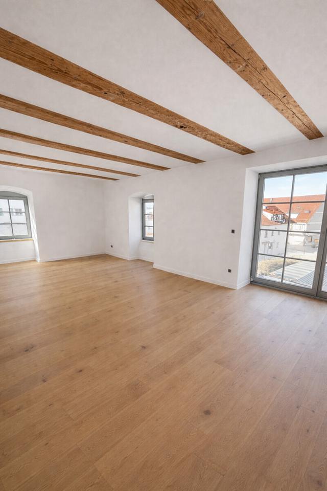 Thumbnail-Helle 3-Zimmer-Wohnung mit Westbalkon und Küche - Erstbezug nach Sanierung