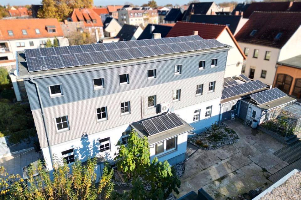 Thumbnail-Einfamilienhaus mit PV Anlagen. — TOP—