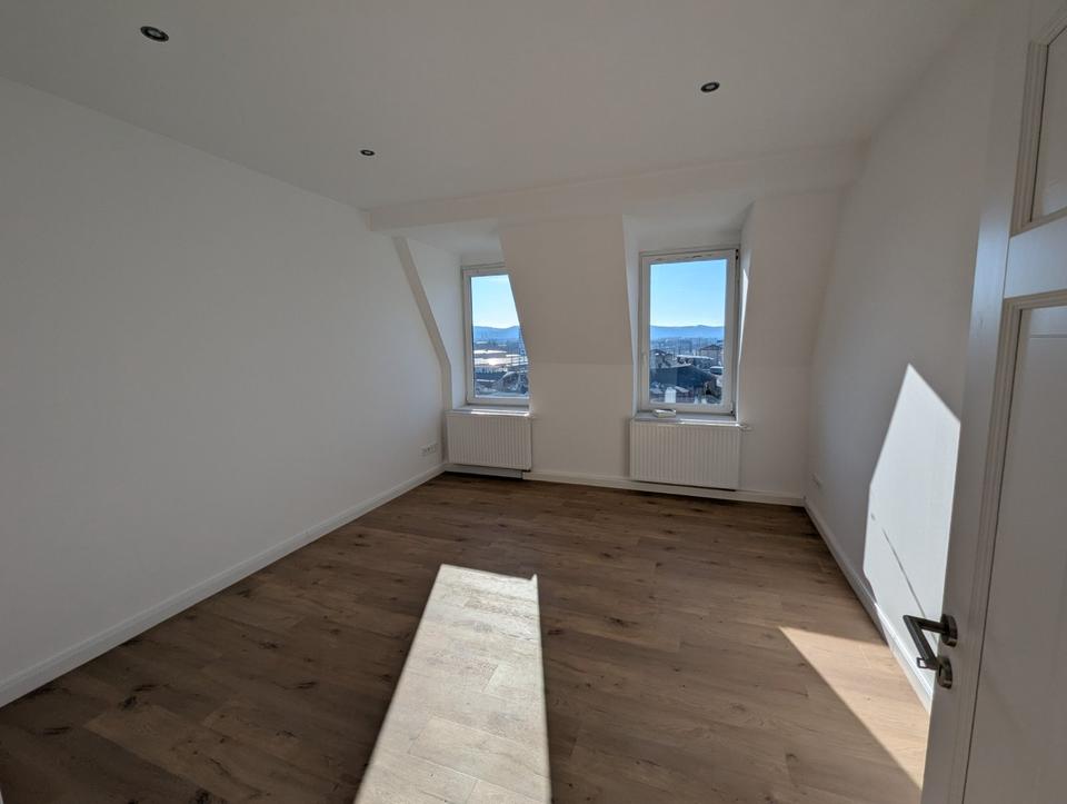 Thumbnail-Provisionsfrei: Kernsanierte 2,5 Zimmer-Altbauwohnung