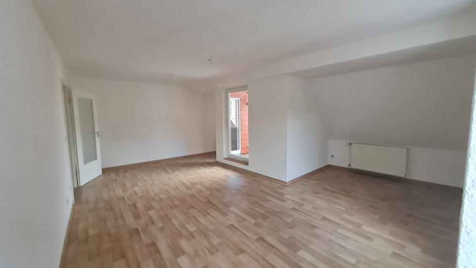 Thumbnail-2-Raum-Wohnung DG mit Loggia - direkte Marktlage in Finsterwalde