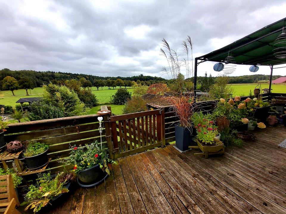Thumbnail-In Schöngeising: Maisonettwohnung mit großer Holzterrasse