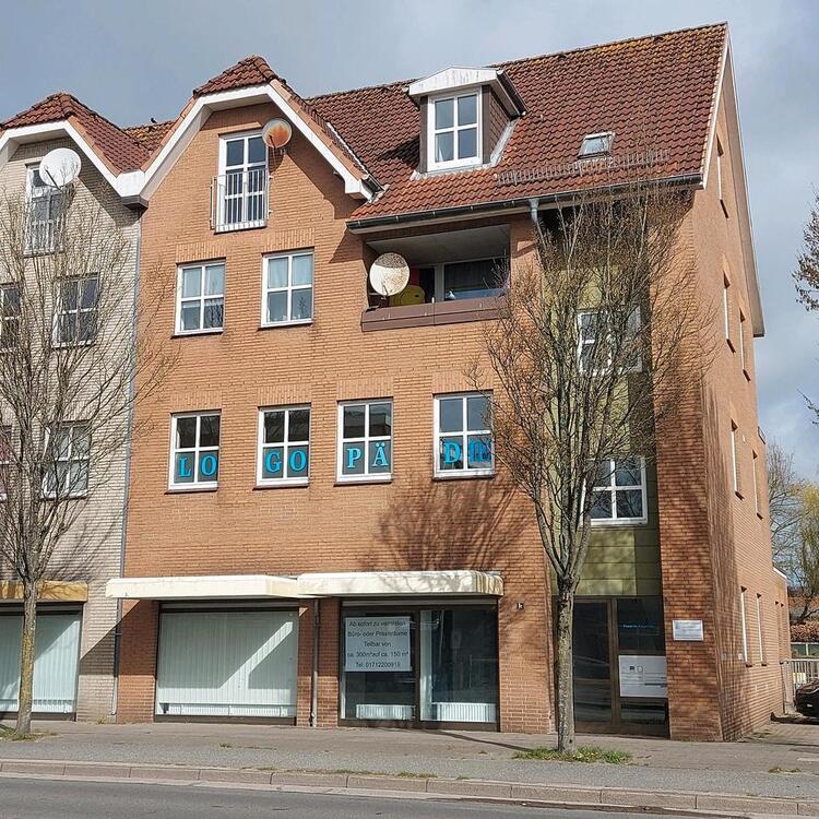Thumbnail-Helle, zentrale 2,5 Zimmer-WohnungWG mit Tiefgaragenstellplatz