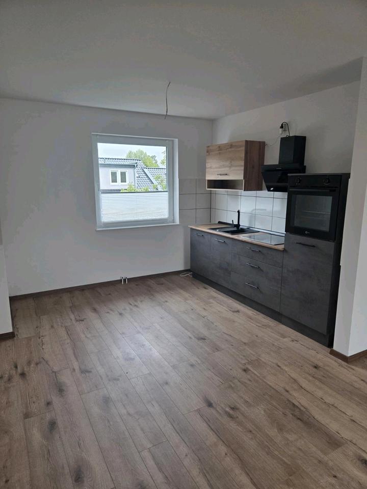 Thumbnail-Moderne Dachgeschosswohnung mit neuer Einbauküche in ruhiger Lage