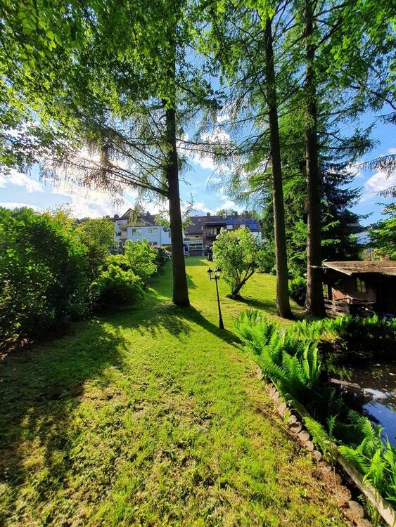 Thumbnail-Doppelhaushälfte mit Einliegerwohnung, Teichgarten & Wintergarten