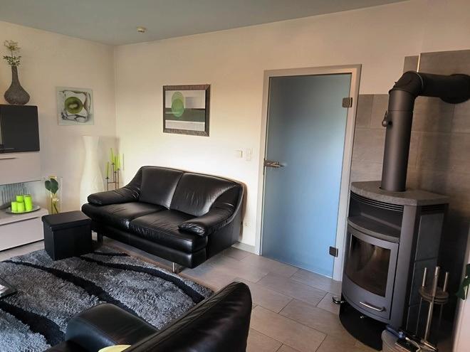 Thumbnail-2009 sanierte Maisonette-Whg. mit Balkon, zwei Bädern, zwei Einbauküchen, Gäste-WC und Holz-Kamin!