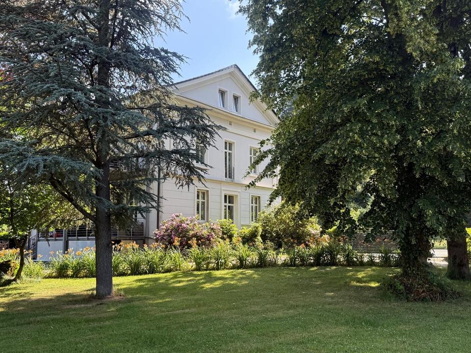 Thumbnail-Attraktive und gepflegte 3,5-Zi.-Hochparterre-Wohnung im Altbau