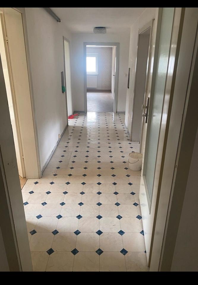 Thumbnail-3 Zimmer Dachgeschoss Wohnung mit Küche, Bad und Stellplatz