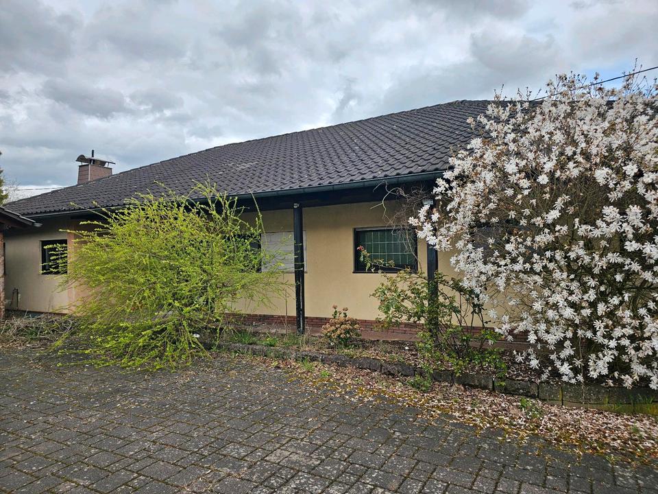 Thumbnail-Großzügiger Bungalow mit Einliegerwohnung auf großem Grundstück