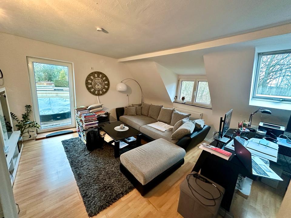 Thumbnail-Rodenhof 2 Zimmer großer Balkon Altbau Wohnung zur Miete