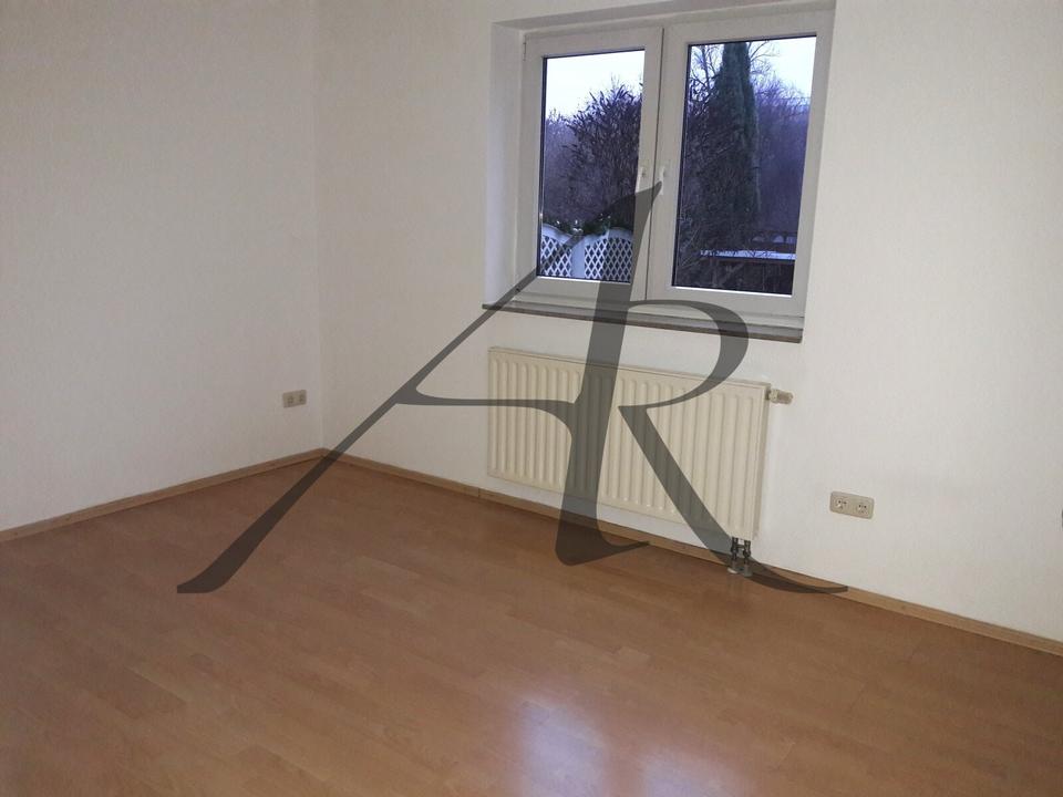 Thumbnail-kleine 2-Zimmer-Wohnung mit Balkon und Einbauküche im Villenviertel