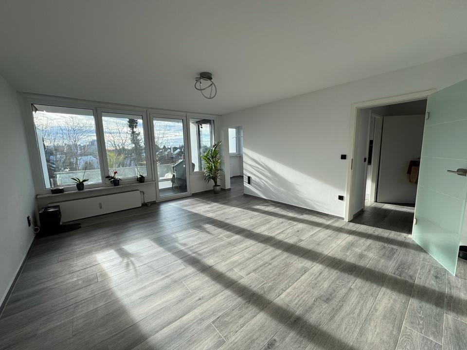 Thumbnail-Von Privat: Helle & renovierte 3-Zimmer-Wohnung mit Pool & Sauna