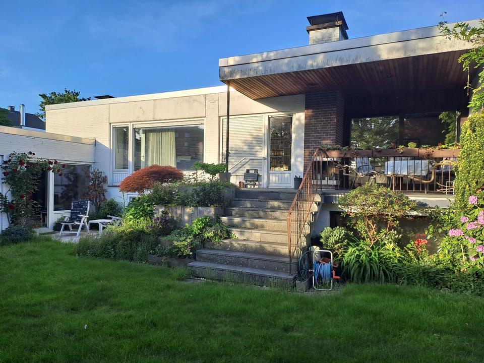 Thumbnail-Großzügiger Architekten-Bungalow mit überdachter Terrasse