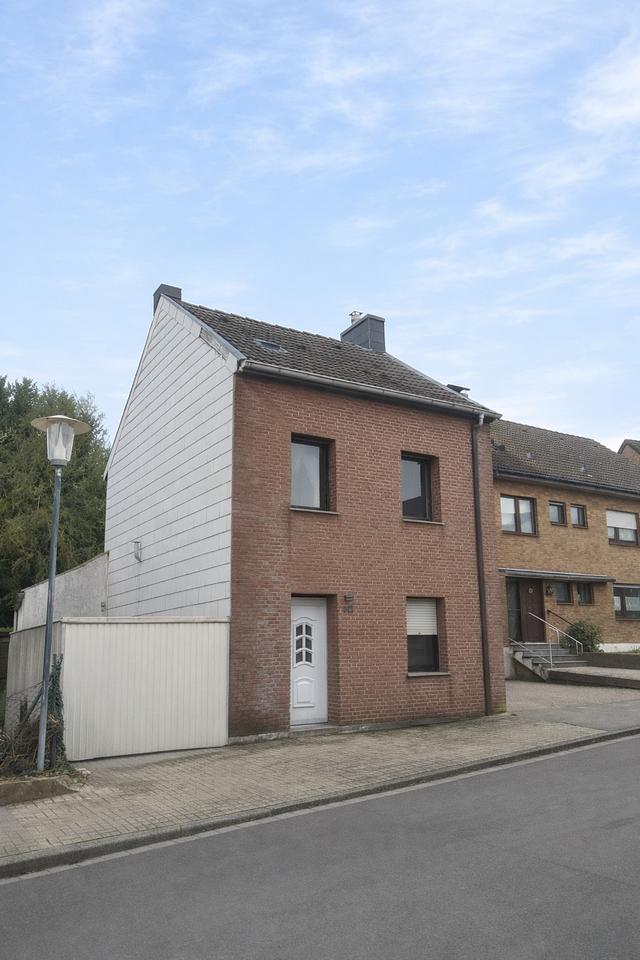 Thumbnail-Leerstehendes Einfamilienhaus mit Garten zu verkaufen