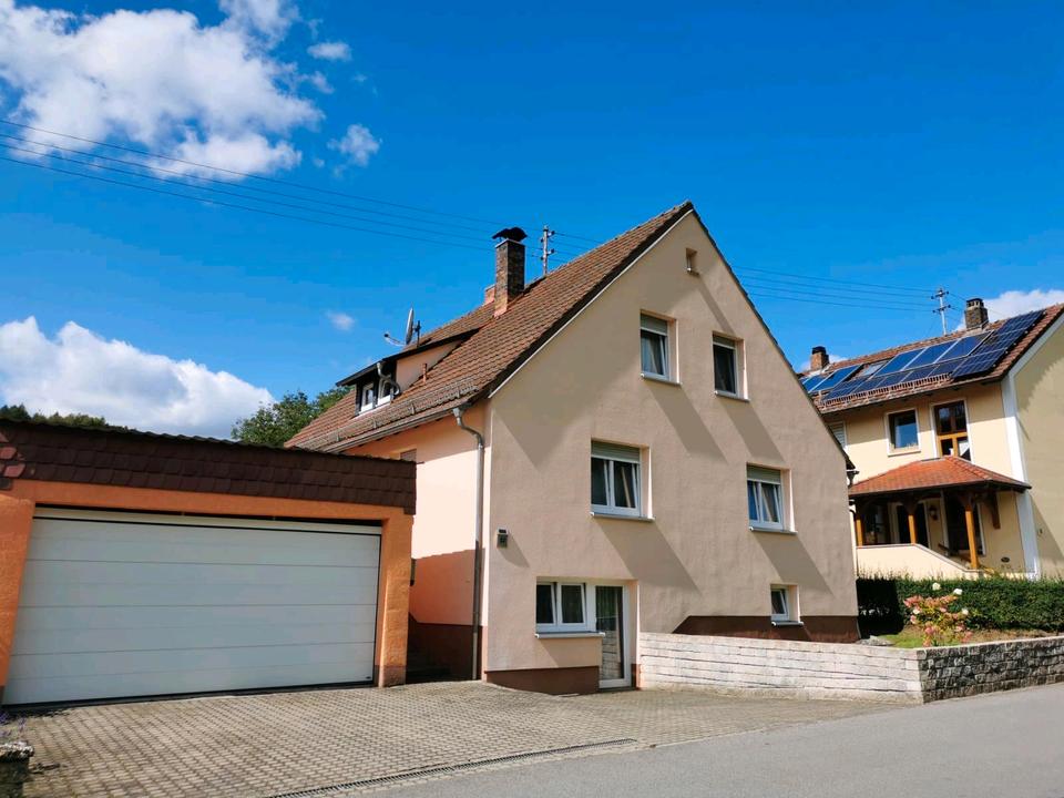 Thumbnail-Freistehendes Einfamilienhaus mit viel Platz und großem Garten