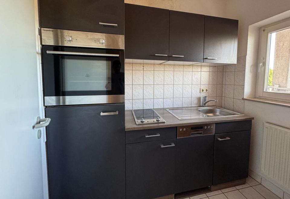 Thumbnail-Einbauküche & Kostenfreier Stellplatz: 3-Raumwohnung in der Nähe vom Florpark Magdeburg