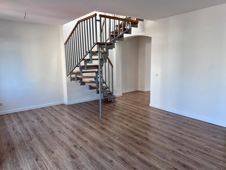Thumbnail-4 Zimmer Maisonetten Wohnung 140m2 mit Klimaanlage