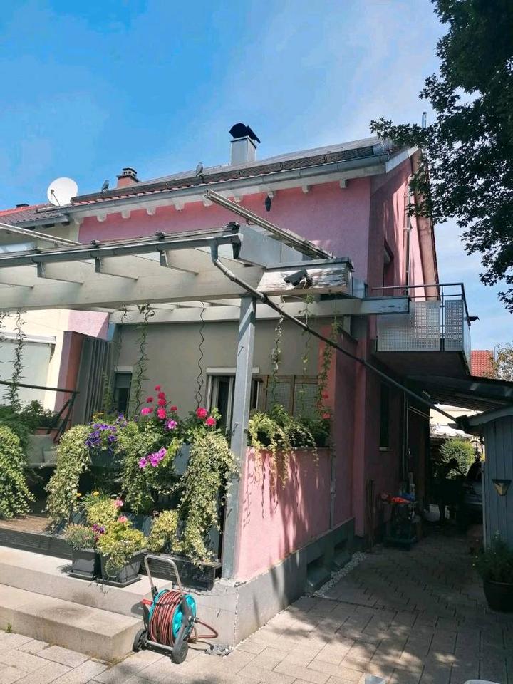 Thumbnail-Reiheneckhaus mit Carport, Gartengerätehaus und schönem Garten