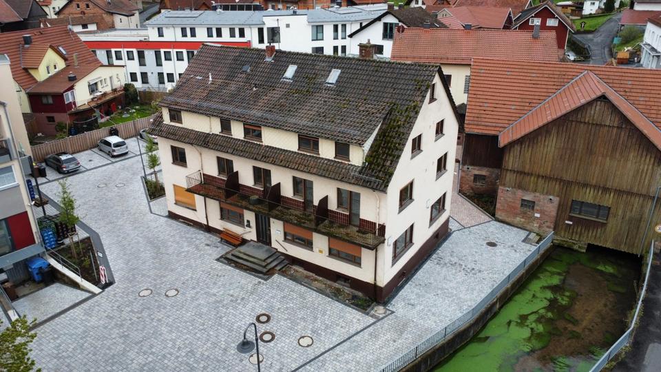 Thumbnail-Lukratives, entkerntes Wohn- und Geschäftshaus mit Baugenehmigung