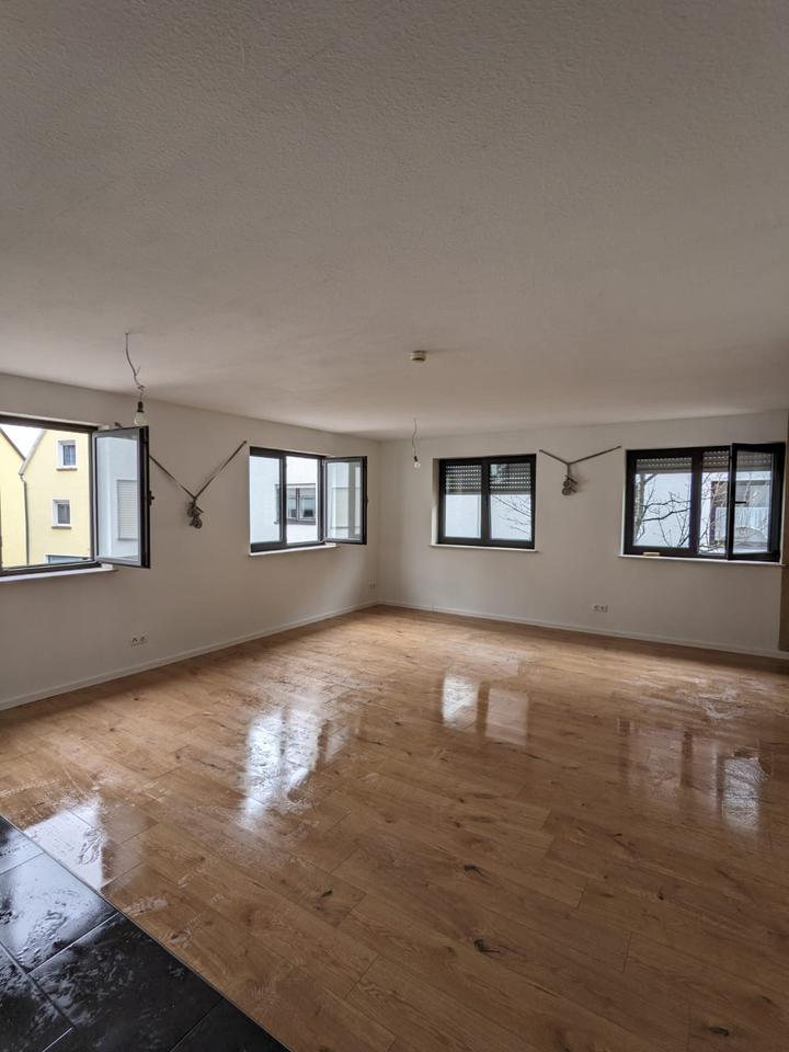 Thumbnail-Moderne 3-Zimmer-Maisonettewohnung mit Garage und Einbauküche in zentraler Lage von Kaiserslautern
