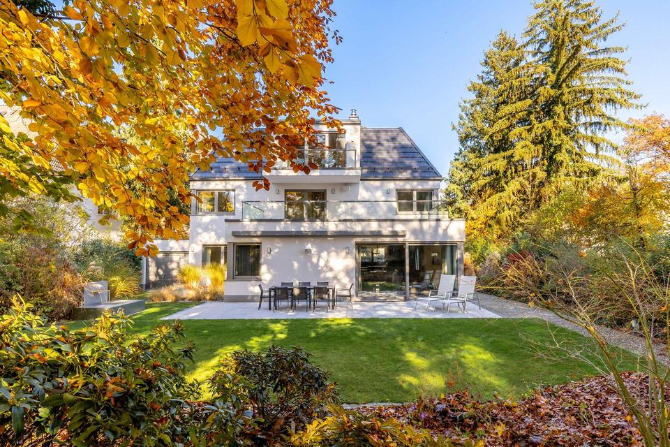 Thumbnail-Geräumige Architekten-Villa von 2023 mit Lift, Tiefgarage und Spa-Bereich