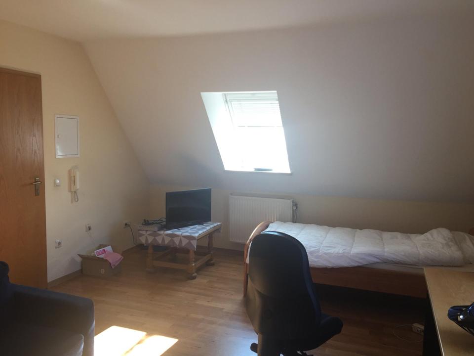 Thumbnail-Gemütliches, möbliertes DG-Apartment mit Stellplatz in Büchenbach
