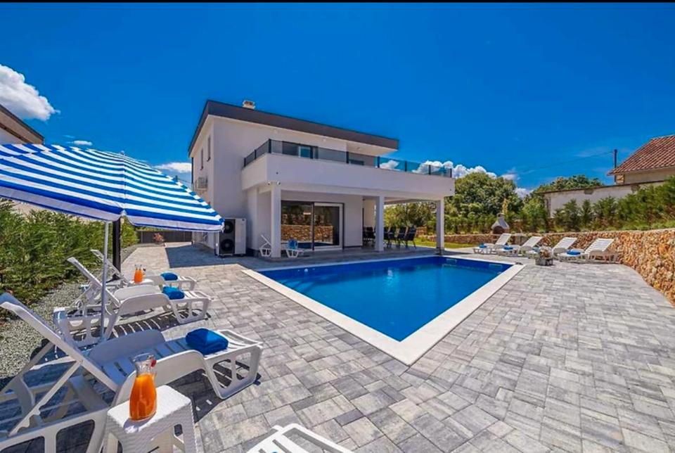 Thumbnail-Luxus-NeubauVilla mit pool und garten-Insel Krk