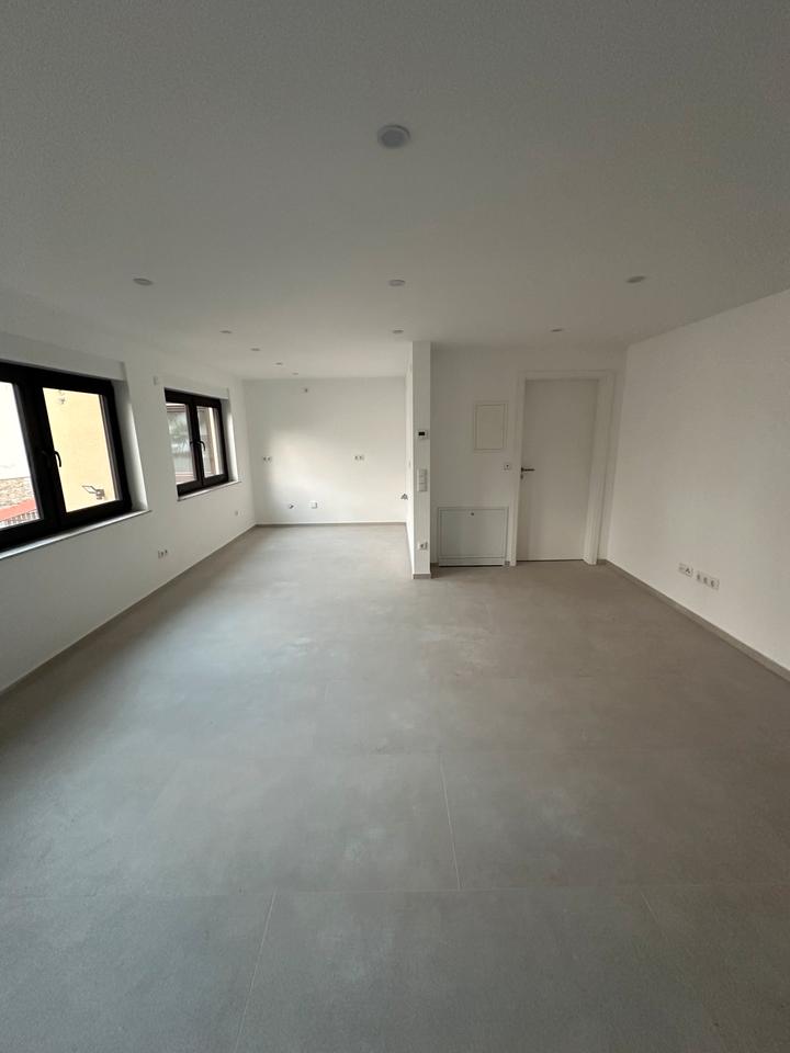 Thumbnail-Kernsanierte Erstbezug 1-Zimmer OG-Wohnung.