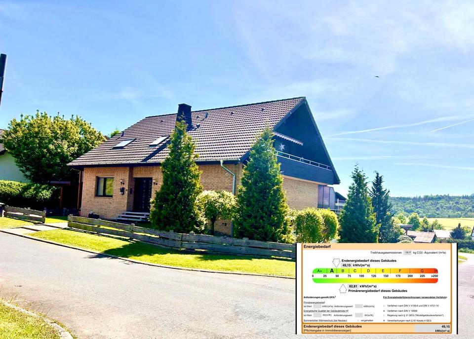 Thumbnail-Großes EFH mit PV-Anlage, sep. Wohnbereich im OG, Wärmep., Pool.
