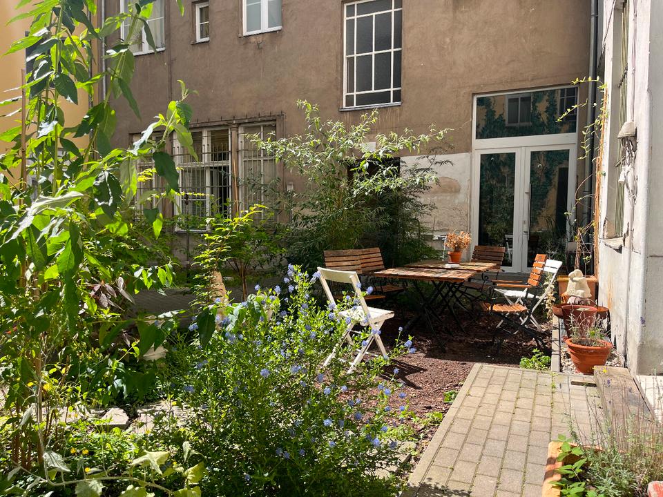 Thumbnail-Fixdesk im Großraum – Arbeitgeber zahlt, kreative Projekte am Schlesi