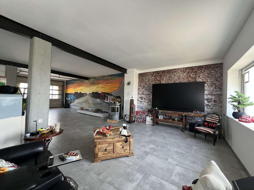 Thumbnail-Großzügiges Industrie-Loft mit Werkstatt-Lagerflächen - Wohnen und Arbeiten vereint