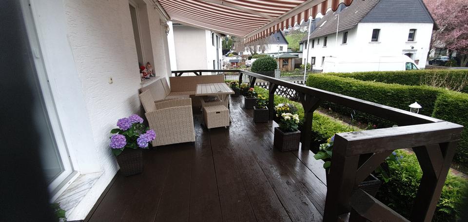 Thumbnail-Großzügiges Zweifamilienhaus mit Traumgarten in Finnentrop