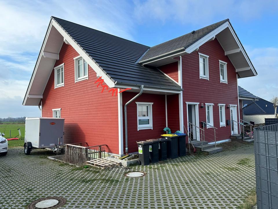 Thumbnail-Moderne Doppelhaushälfte im Schwedenhaus-Stil in Feldrandlage