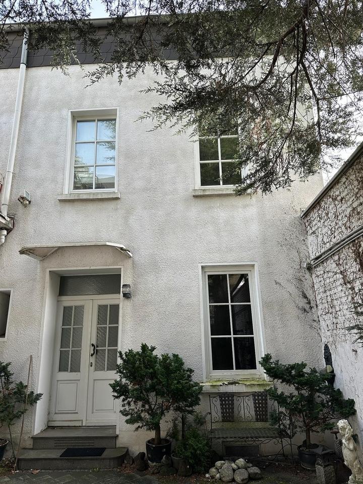 Thumbnail-Stadthaus mitohne Büro-Atelier-Praxisräumen in bester Lage