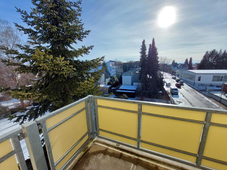 Thumbnail-Tolle DG-2-Raum-Wohnung mit Balkon im Zentrum von Limbach-Oberfrohna