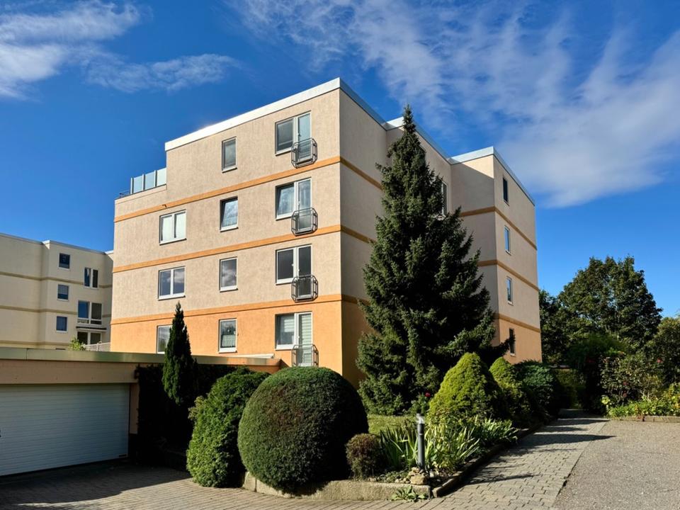 Thumbnail-Renovierte großzügige 4-Raum-Wohnung mit Balkon zu vermieten