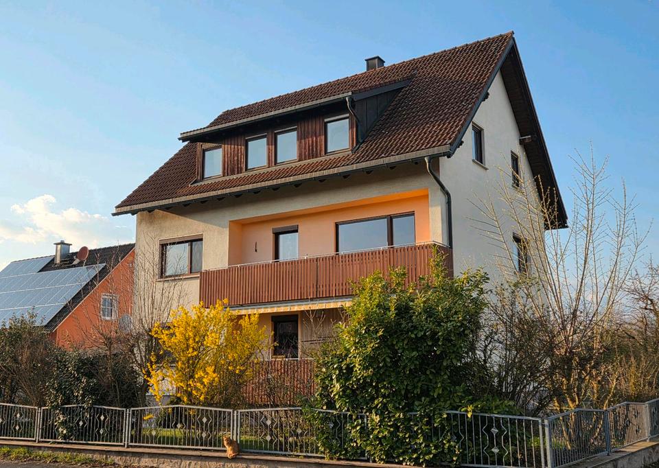 Thumbnail-Gepflegtes Mehrfamilienhaus im Ortsteil Elsendorf zu verkaufen