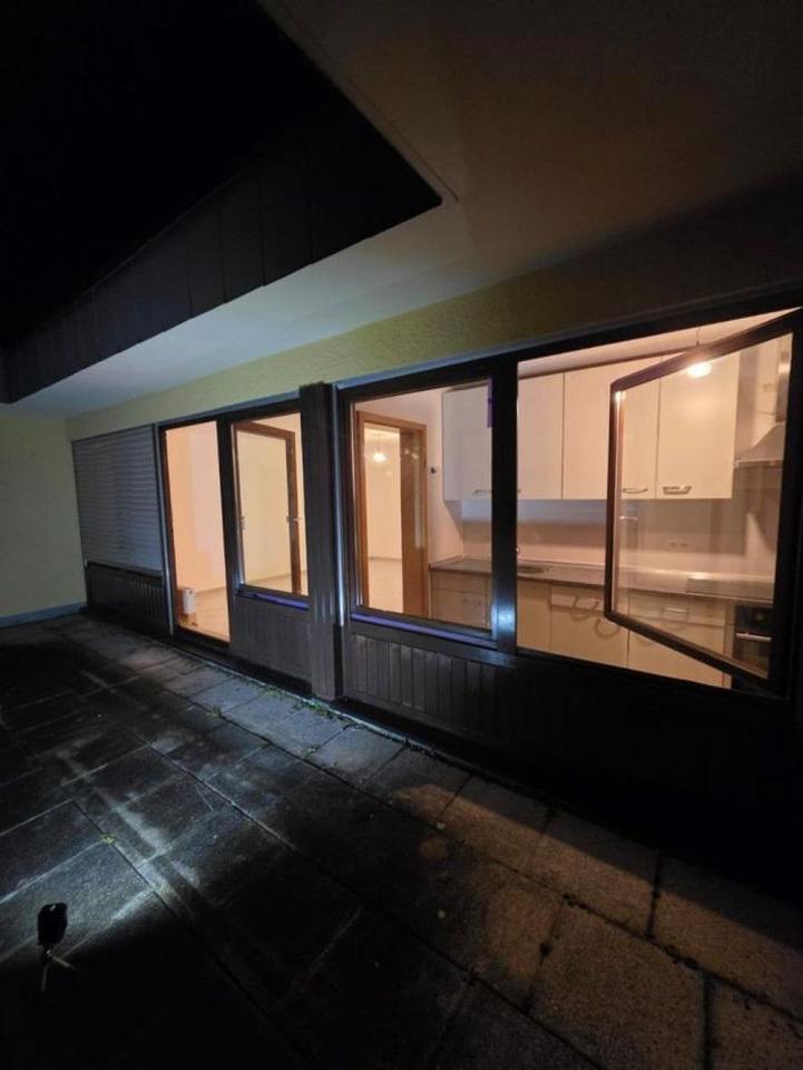 Thumbnail-Top Wohnung - neues Bad - schöne Einbauküche - große Süd-Dachterrasse - Tiefgarage - 1 SP