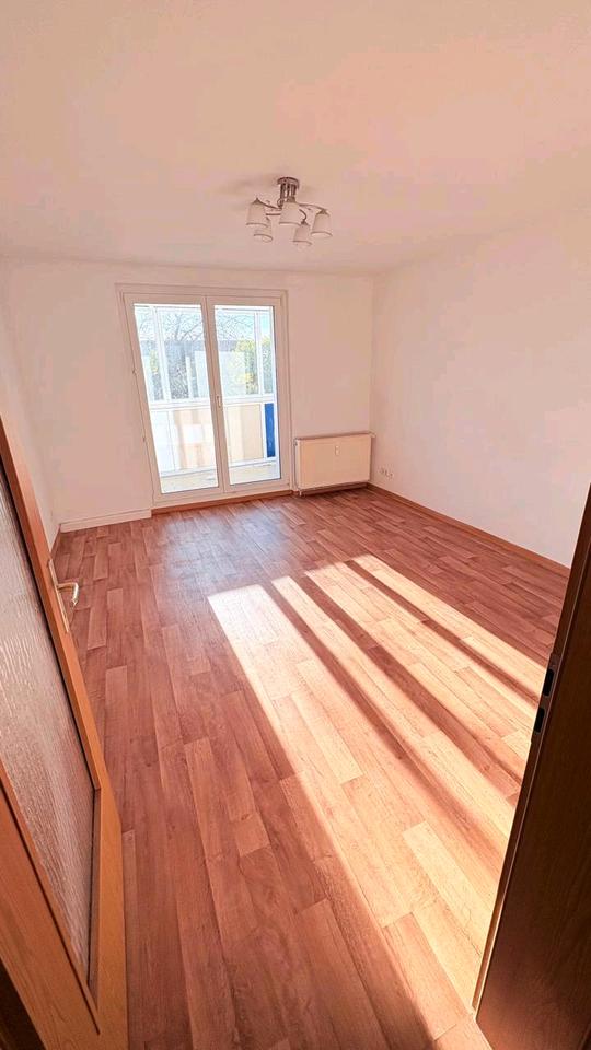 Thumbnail-Helle und schöne 3-Zimmer-Wohnung mit Balkon und Einbauküche