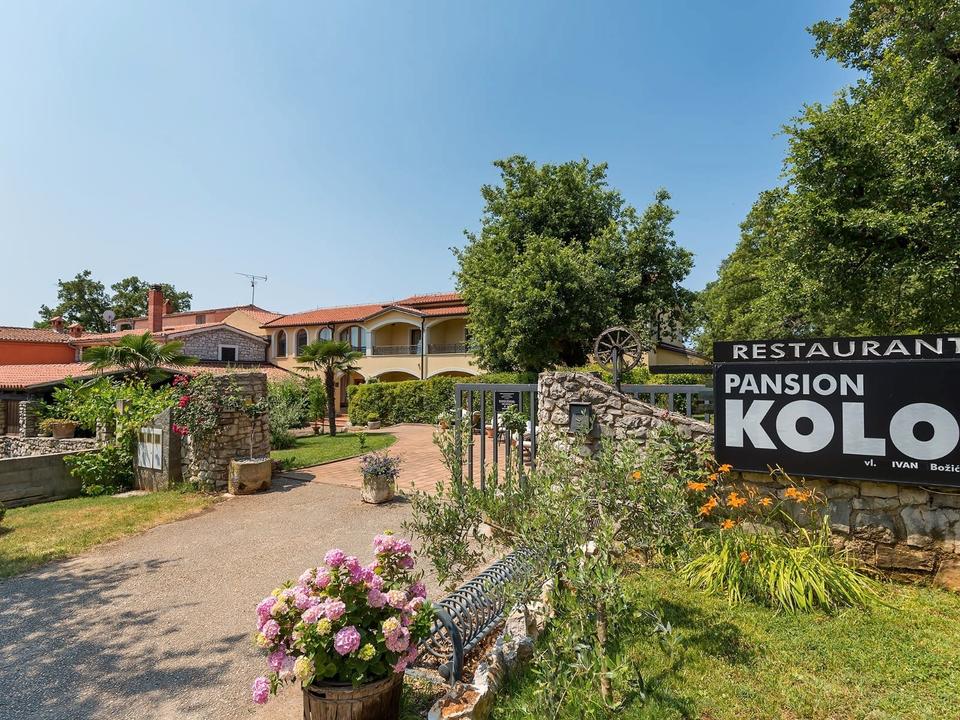 Thumbnail-Großes Wohn- und Geschäftsgebäude nahe Novigrad (HR) zu verkaufen