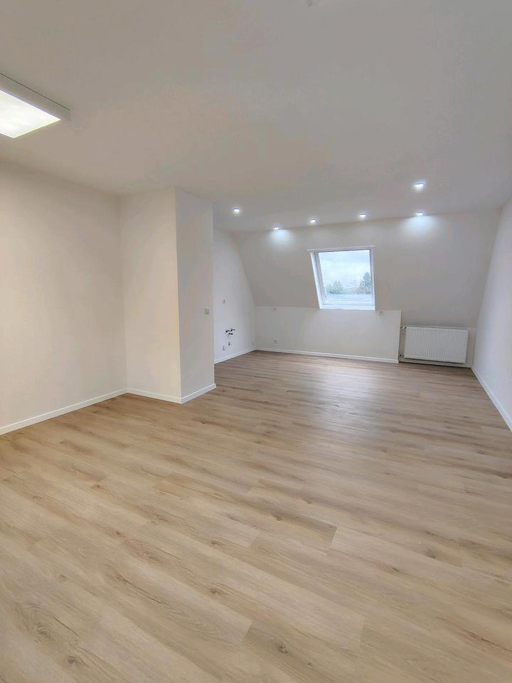 Thumbnail-Dachgeschosswohnung im zwei Parteienhaus