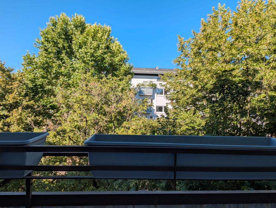 Thumbnail-2-Zimmer-DG-Wohnung im Grünen in S-West –modernisiert, frei