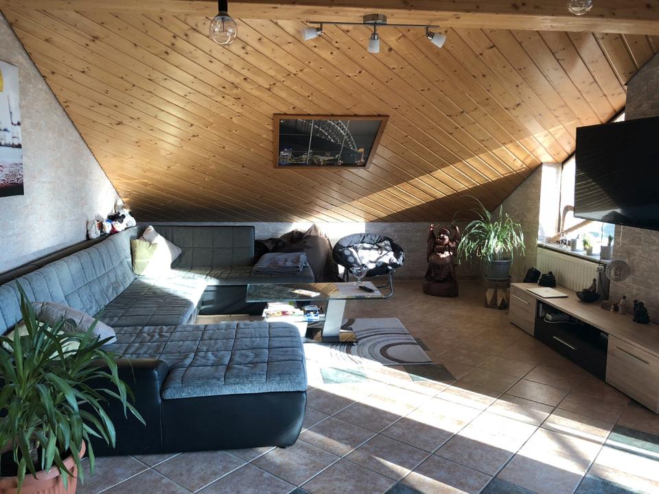 Thumbnail-Helle und großzügige 3-Zimmer DG-Wohnung