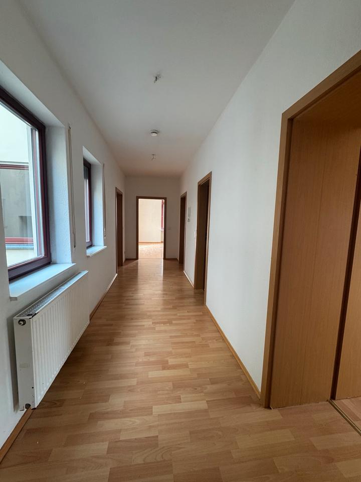 Thumbnail-Großzügige 5-Zimmer-Wohnung mit 106 m² – Erstbezug nach Renovierung in 04600 Altenburg