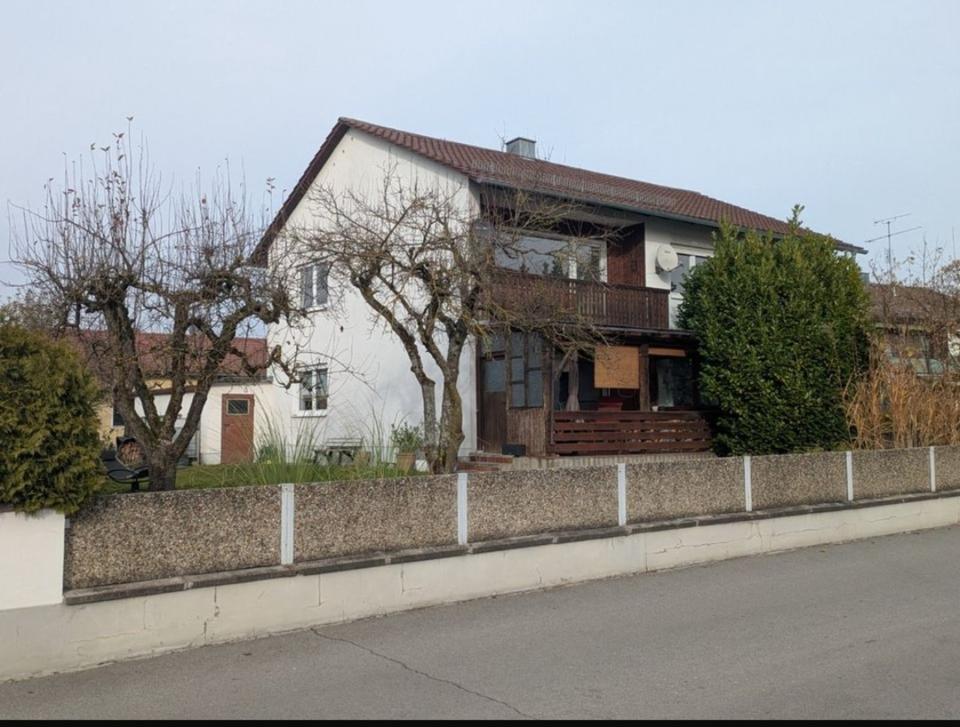 Thumbnail-Verk. gepflegtes Haus Zweifamilienhaus m. 2 Garagen in Osterhofen