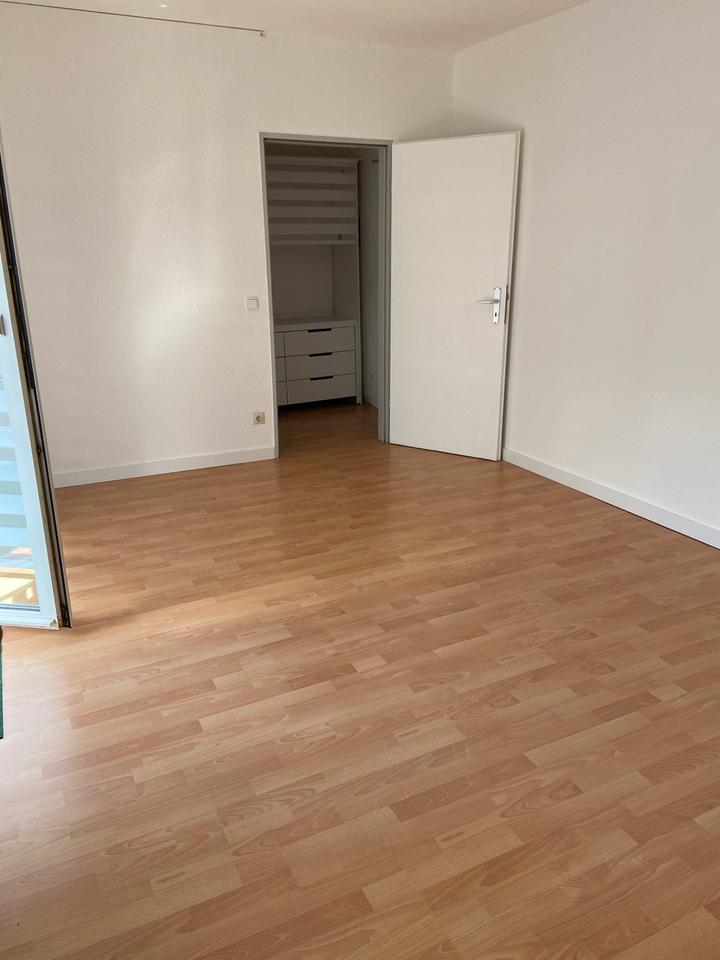 Thumbnail-1 Zimmer Wohnung Flur Bad Balkon Stellplatz