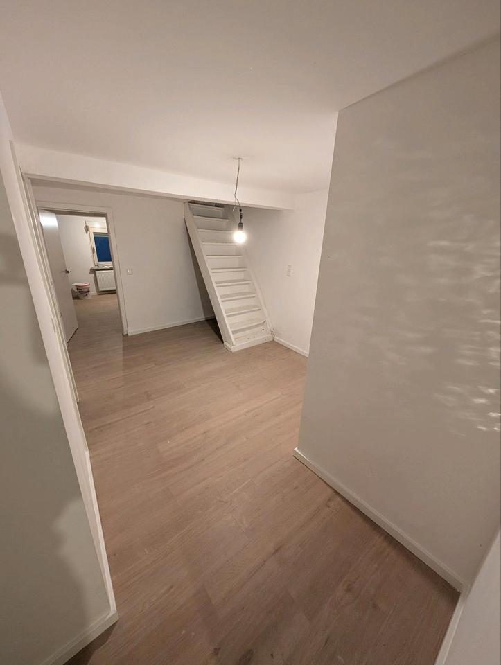 Thumbnail-2,5 Zimmerwohnung mit Altbaucharme