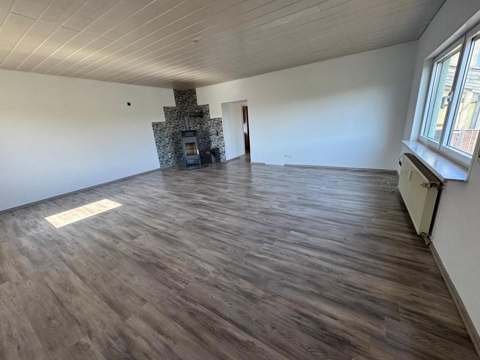 Thumbnail-Großzügige Wohnung mit Garten & Werkstatt zu Vermieten